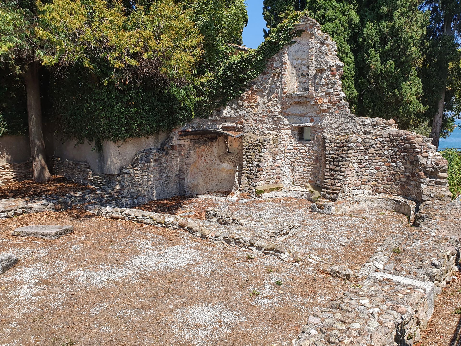 Sirmione_zbytky langobardského kláštera San Salvatore_8. stol (1)