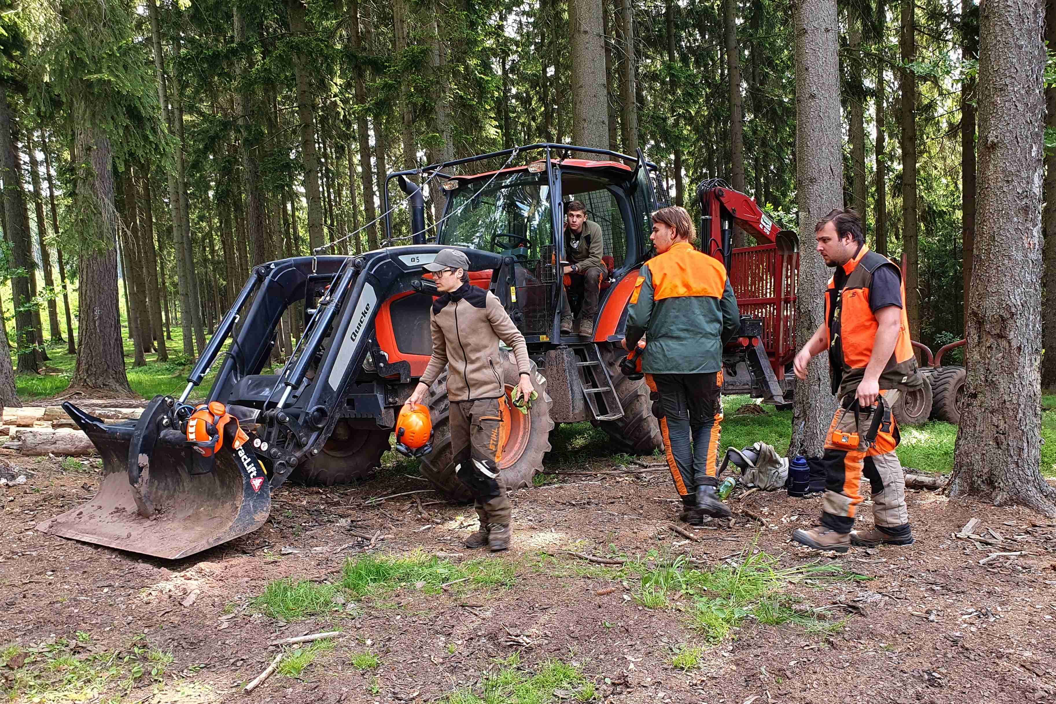 2023_06_Závěrečné zkoušky_obor Lesní mechanizátor_0011