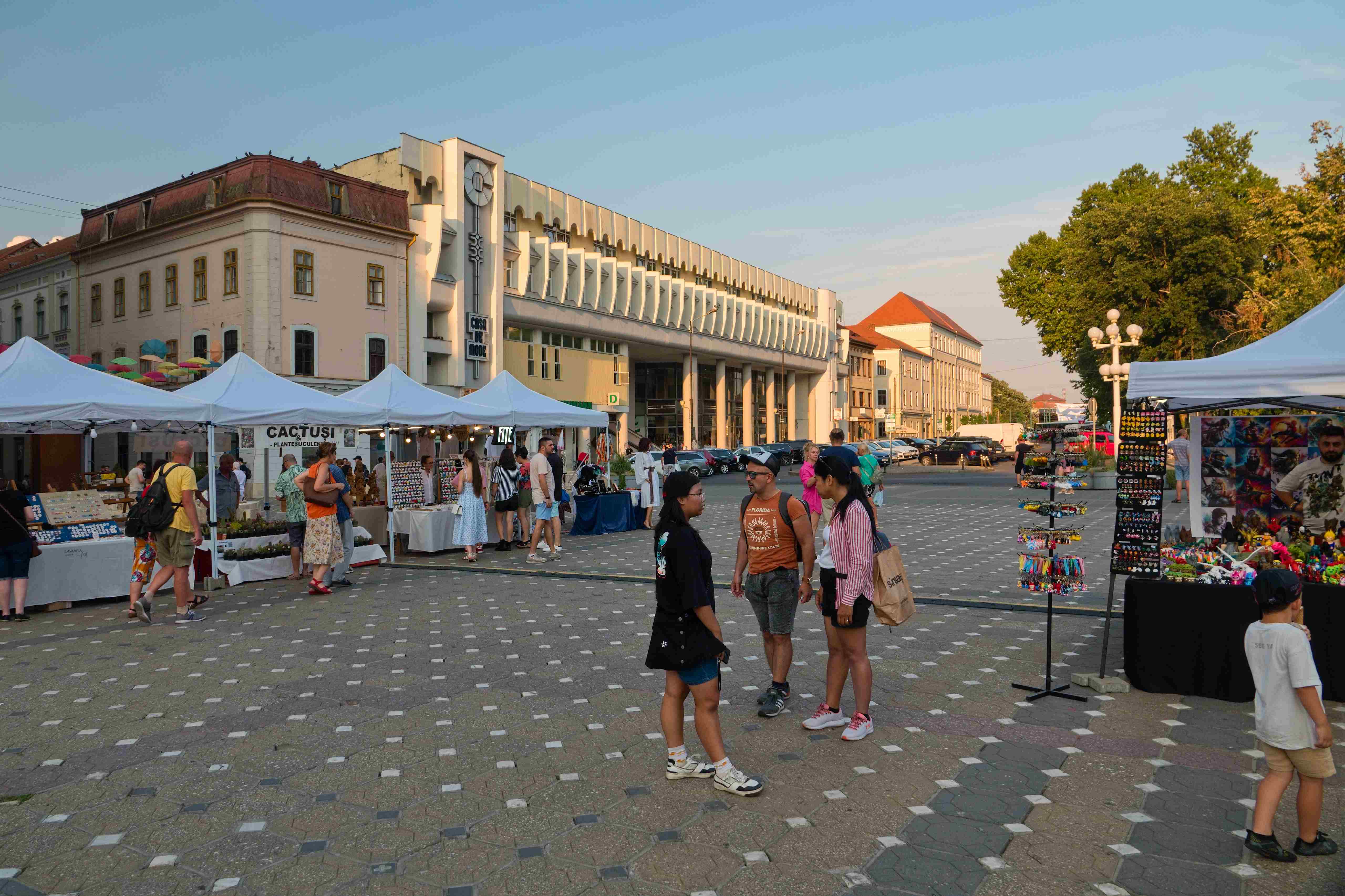 Temešvár_Vítězné náměstí_u obchodního domu Modex_result