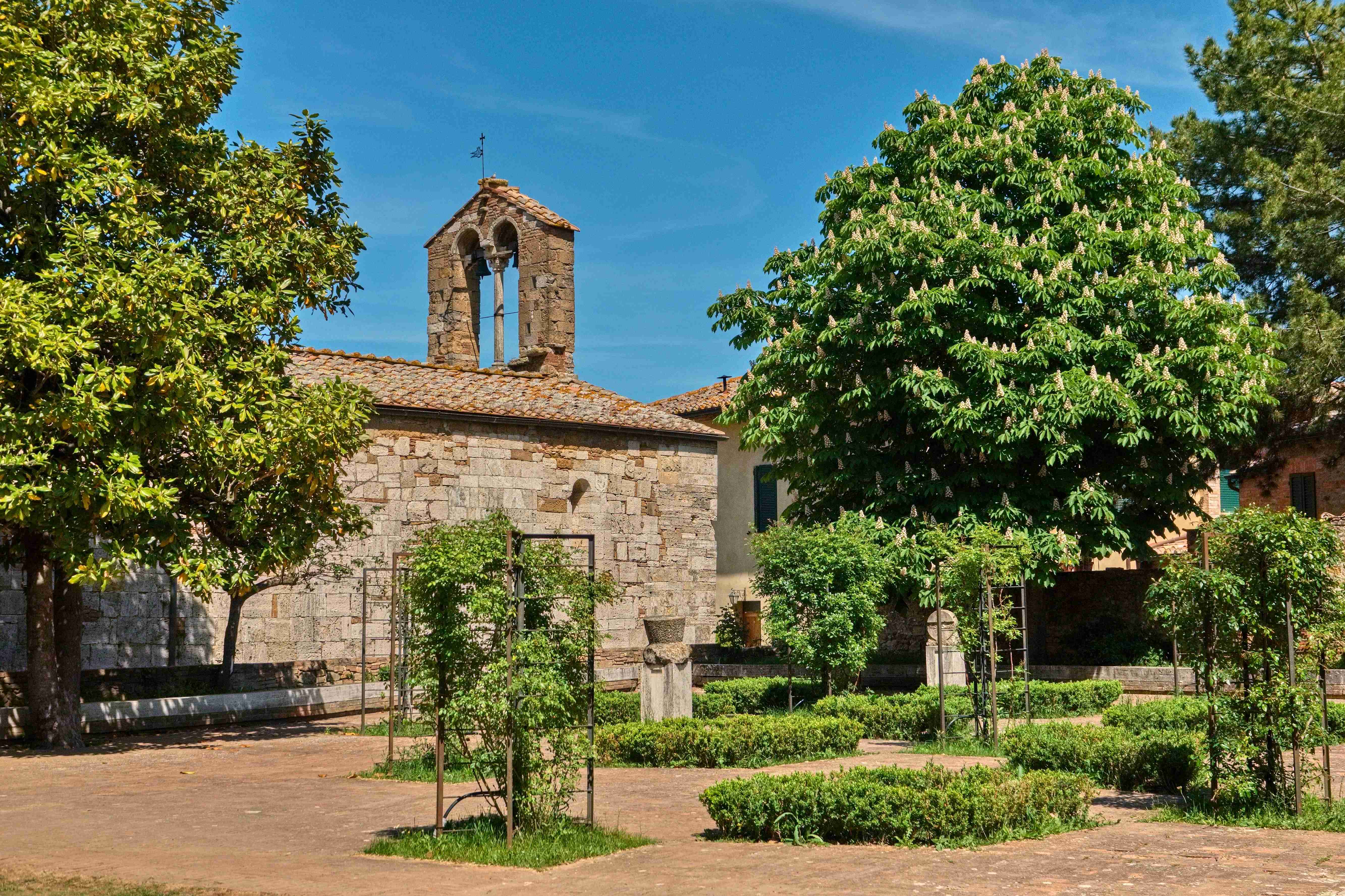 San Quirico d'Orcia_kostel Nanebevzetí Panny Marie (1_1_1)_result