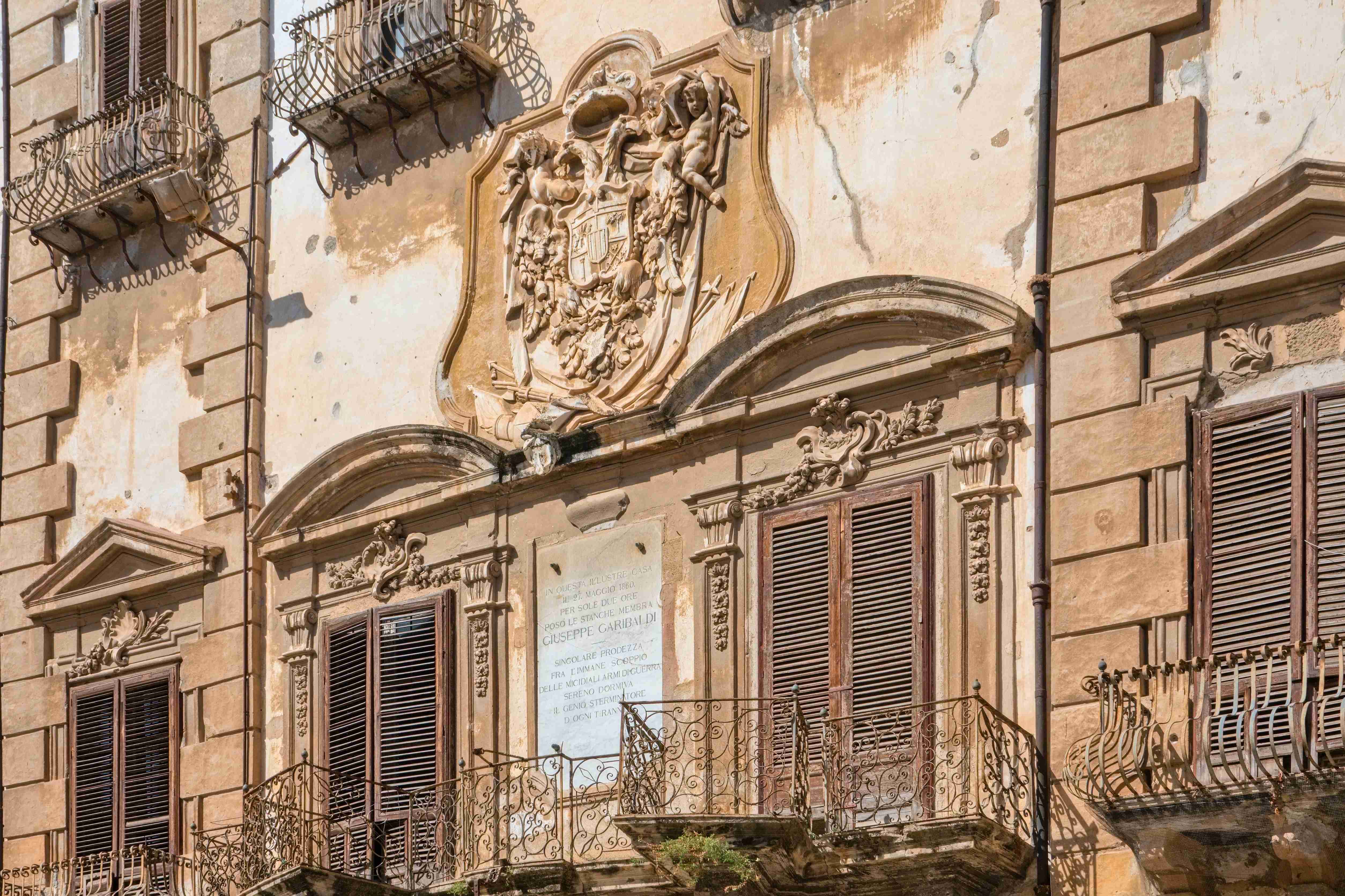 Itálie_Sicílie_Palermo_2023_07_Piazza Bologni (001)_result