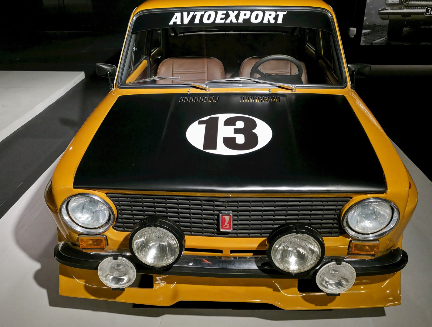 Heydar Aliev Center_klasické automobily_ 2026_02_11_030