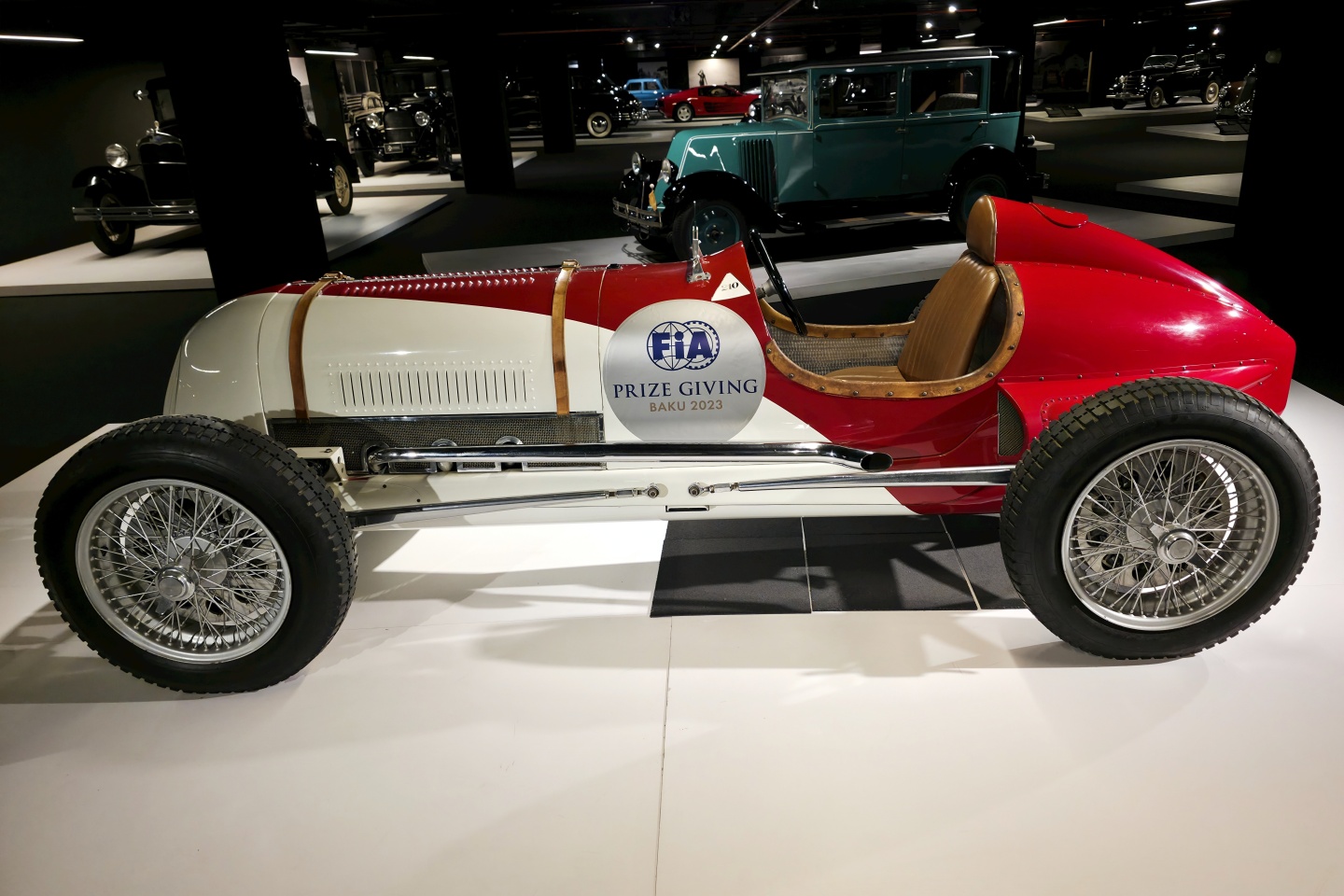 Heydar Aliev Center_klasické automobily_ 2026_02_11_037