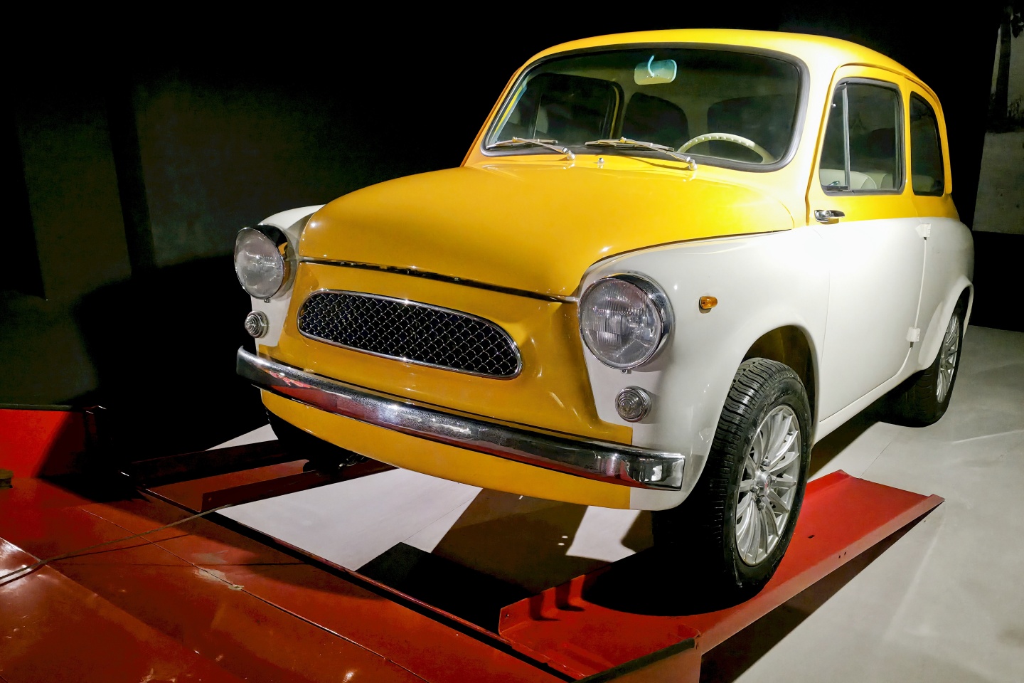 Heydar Aliev Center_klasické automobily_ 2026_02_11_044