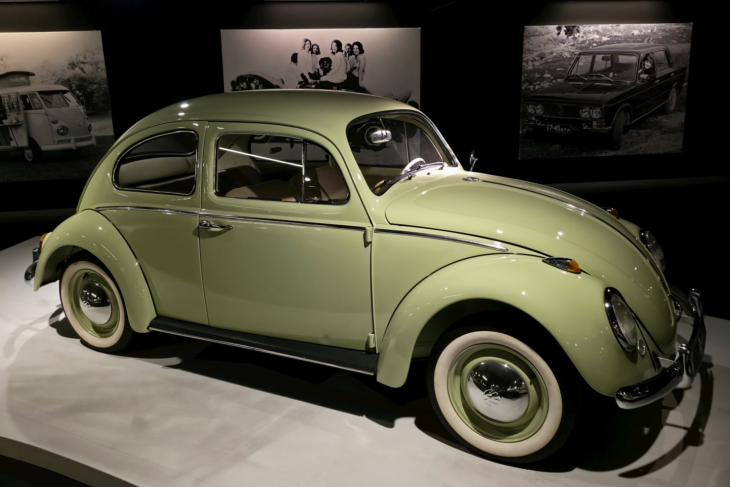 Heydar Aliev Center_klasické automobily_ 2026_02_11_045