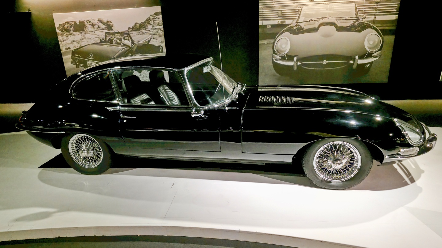 Heydar Aliev Center_klasické automobily_ 2026_02_11_061