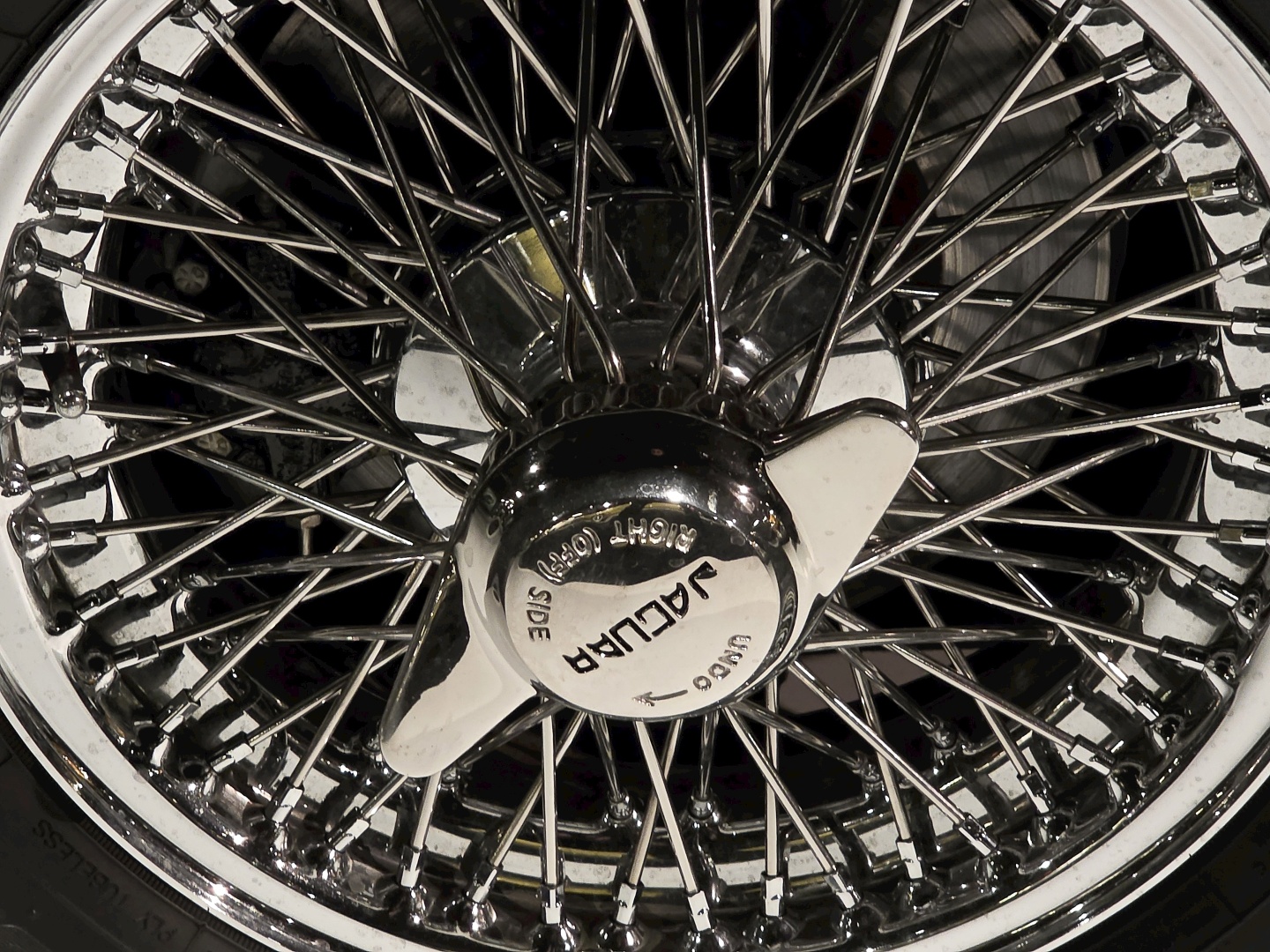 Heydar Aliev Center_klasické automobily_ 2026_02_11_062