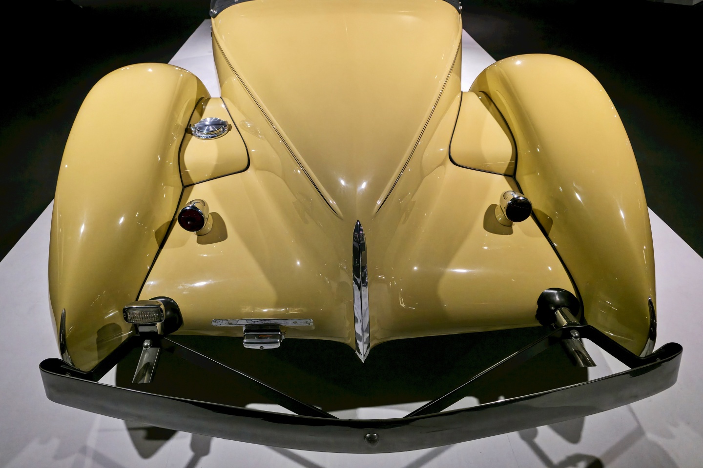 Heydar Aliev Center_klasické automobily_ 2026_02_11_065