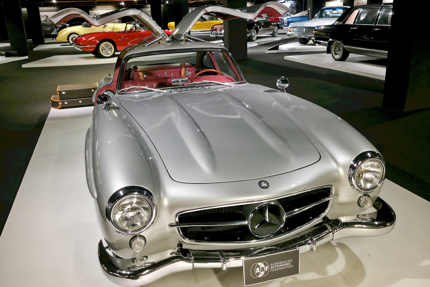 Heydar Aliev Center_klasické automobily_ 2026_02_11_071