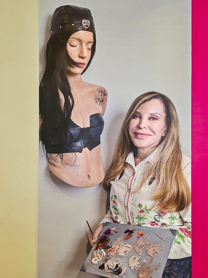 Heydar Aliyev Center_Carole Feuerman (002)