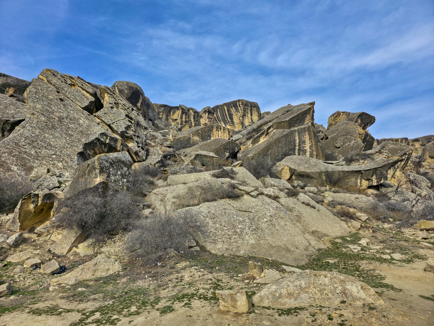 2026_02_03_Qobustan_skalní rytiny_005