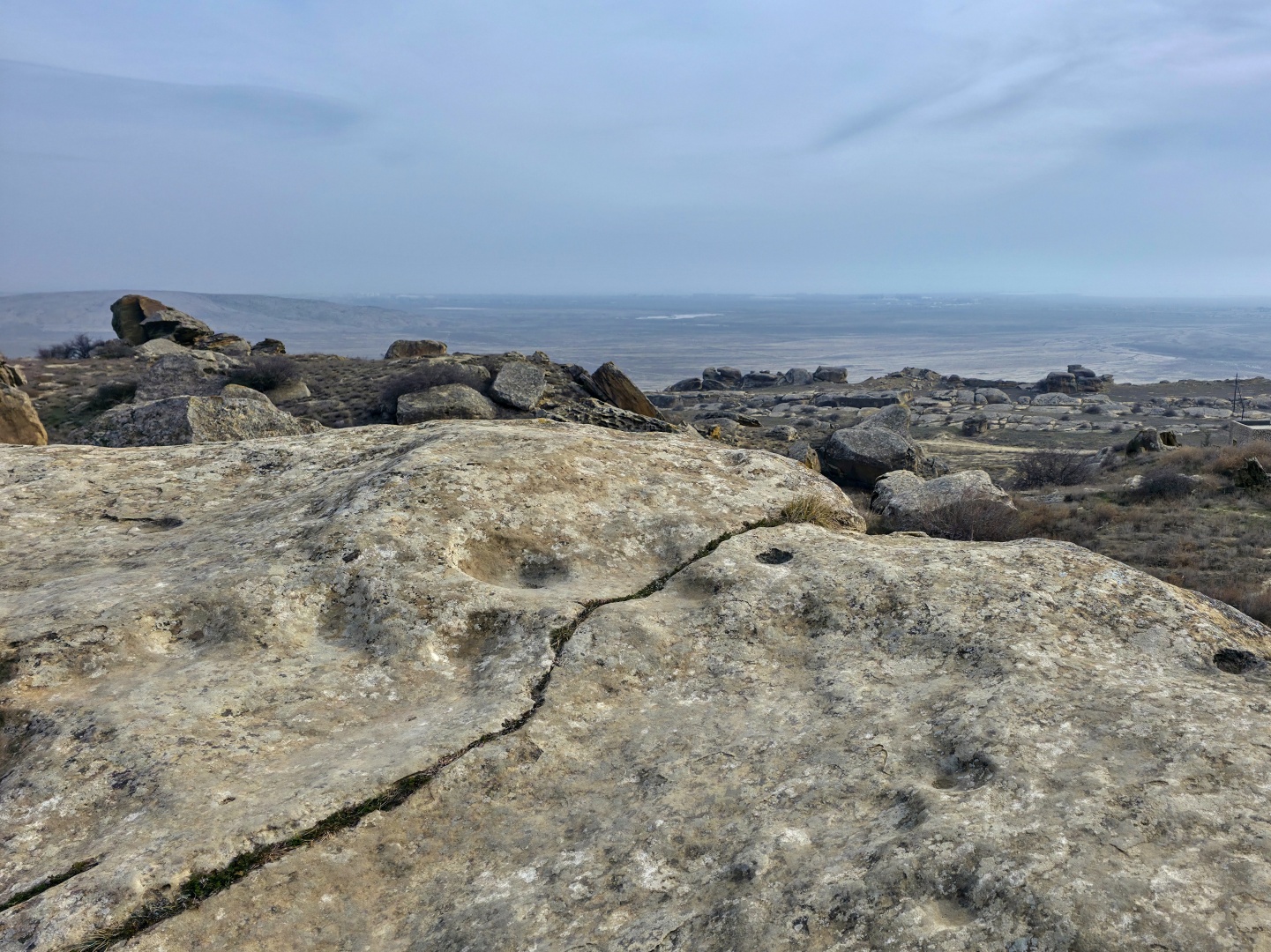 2026_02_03_Qobustan_skalní rytiny_007