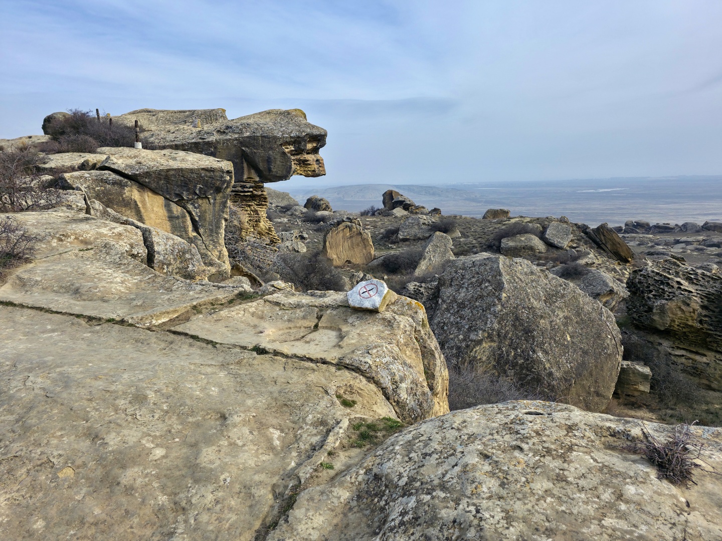 2026_02_03_Qobustan_skalní rytiny_010