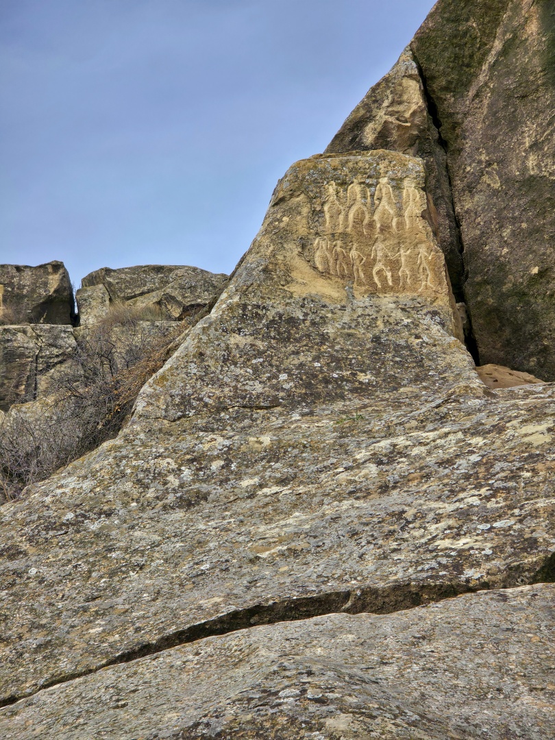 2026_02_03_Qobustan_skalní rytiny_032