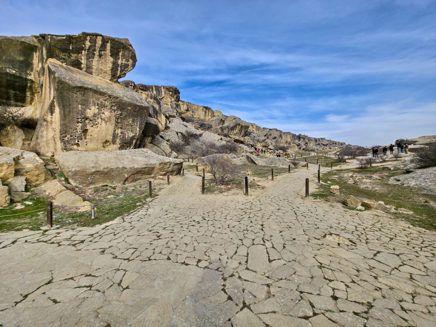 2026_02_03_Qobustan_skalní rytiny_035