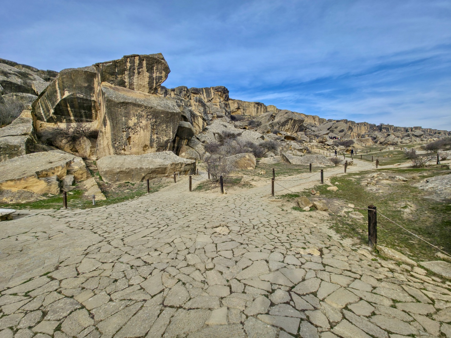 2026_02_03_Qobustan_skalní rytiny_045