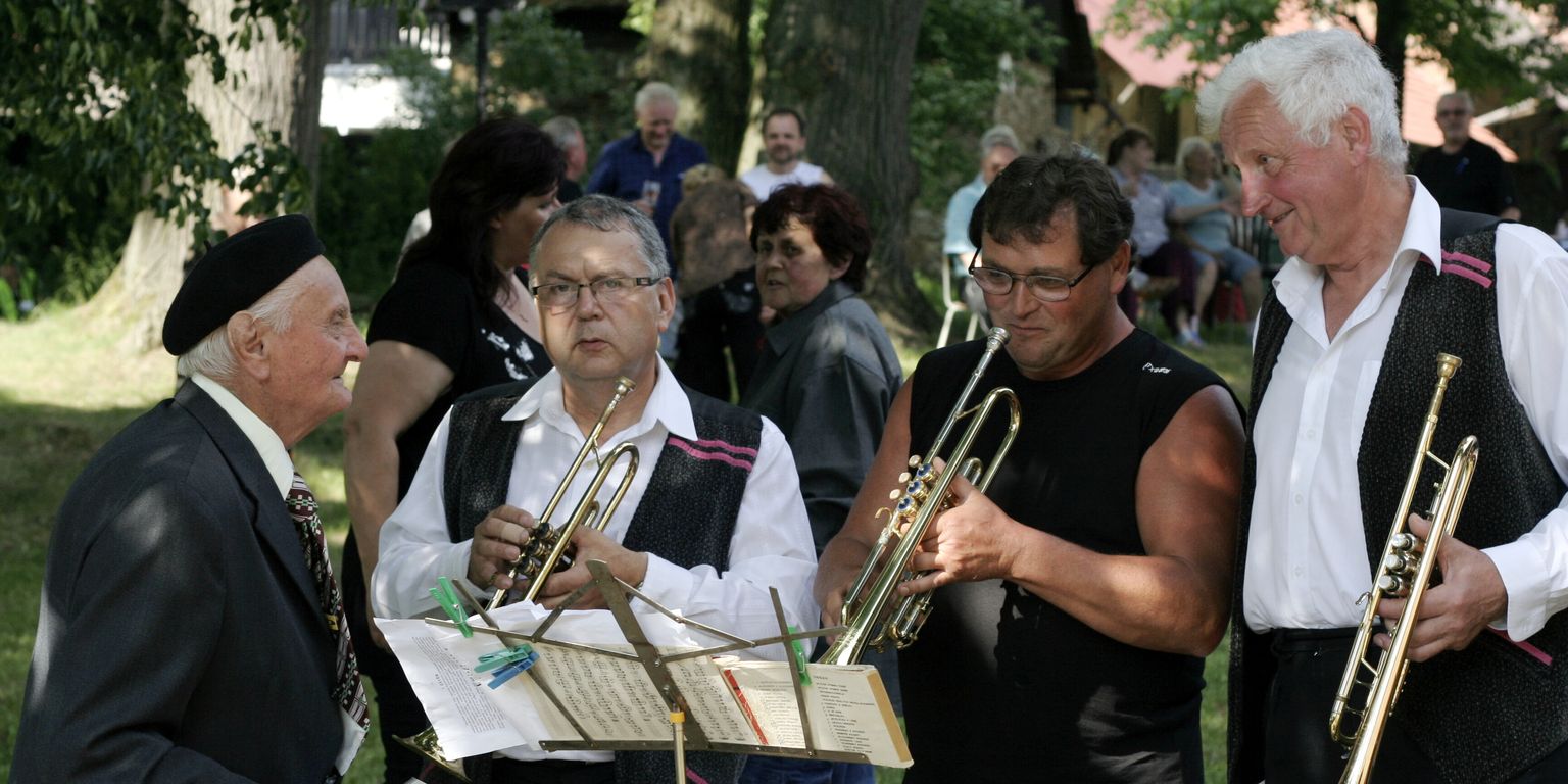 Chroustkov_setkani_rodaku_2011_06_04-064