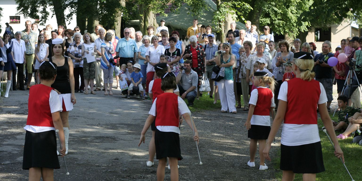 Chroustkov_setkani_rodaku_2011_06_04-075