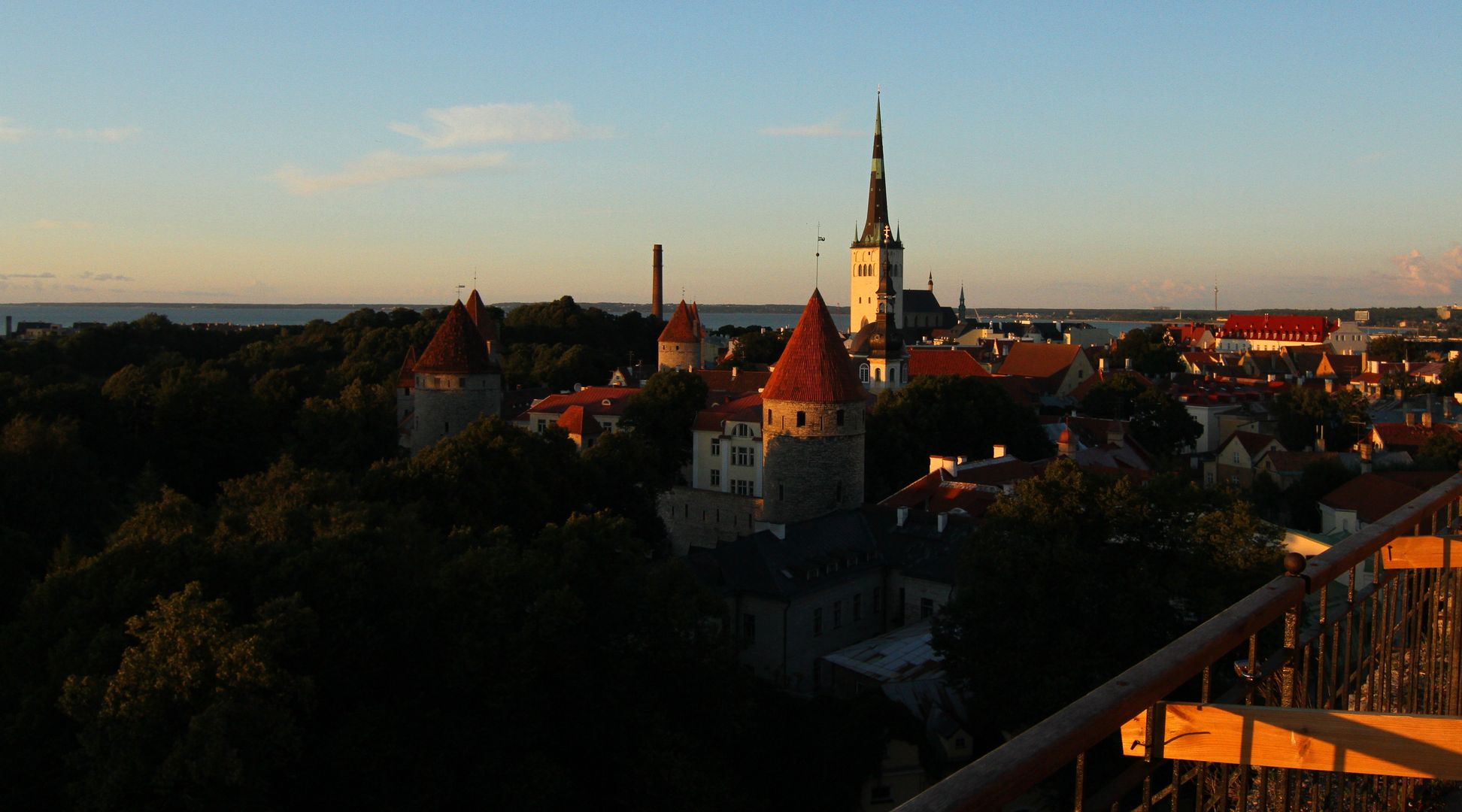 Kostel sv. Olafa a věže opevnění (2)